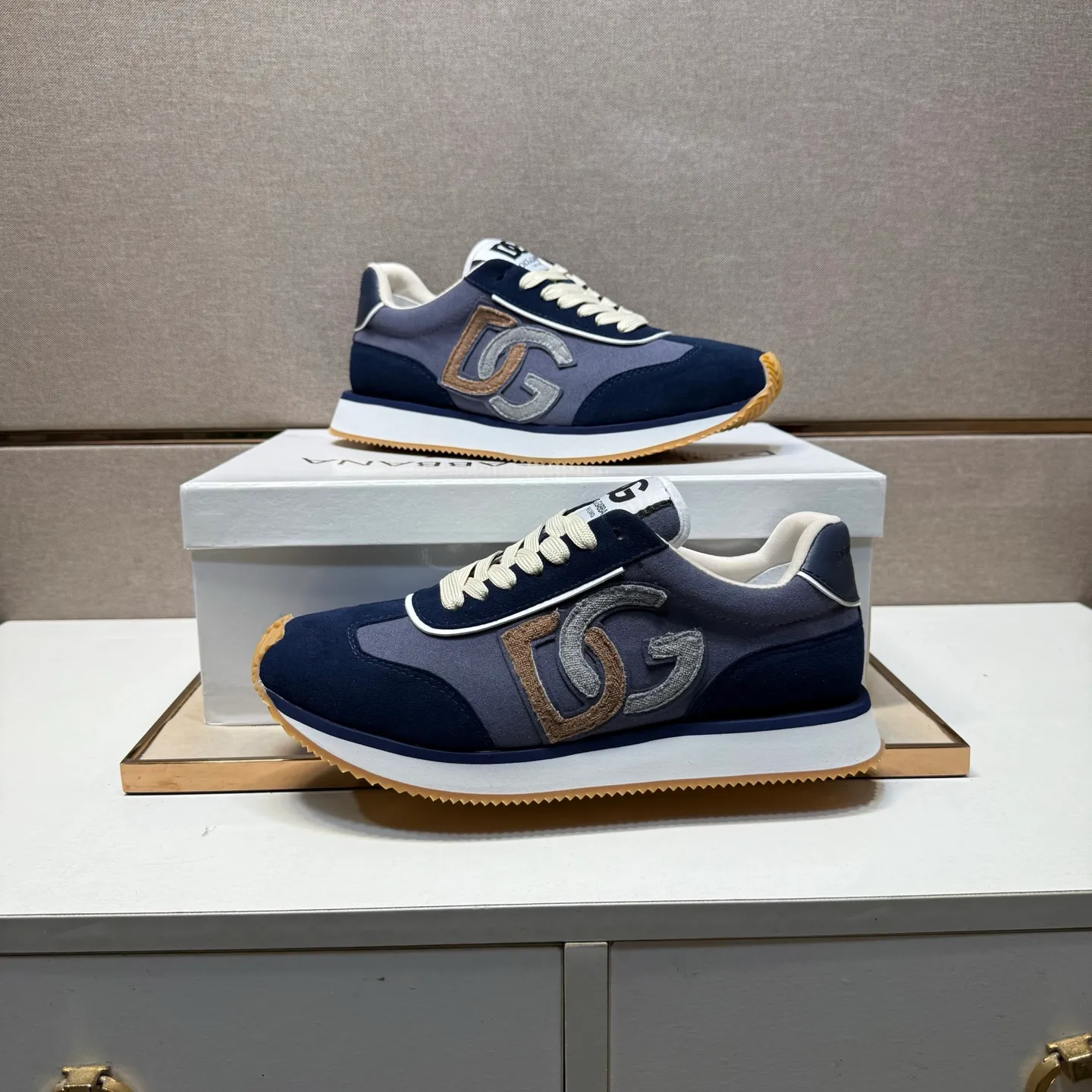⬛️Men's shoes💰p462 【DG～】Couple casual shoes 2025z cabinet sales simultaneously 🔶Size: 36-44#️⃣ 🔷1 color🔜The upper is made of multi-material splicing ➕Genuine leather lining, comfortable and breathable, sole: original comfortable and wear-resistant outsole, ⚠️real thing📱photographed🎬real thing is better📢📢📢